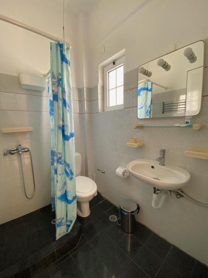 Blue Dolphin Studios And Apartment Vája Kültér fotó