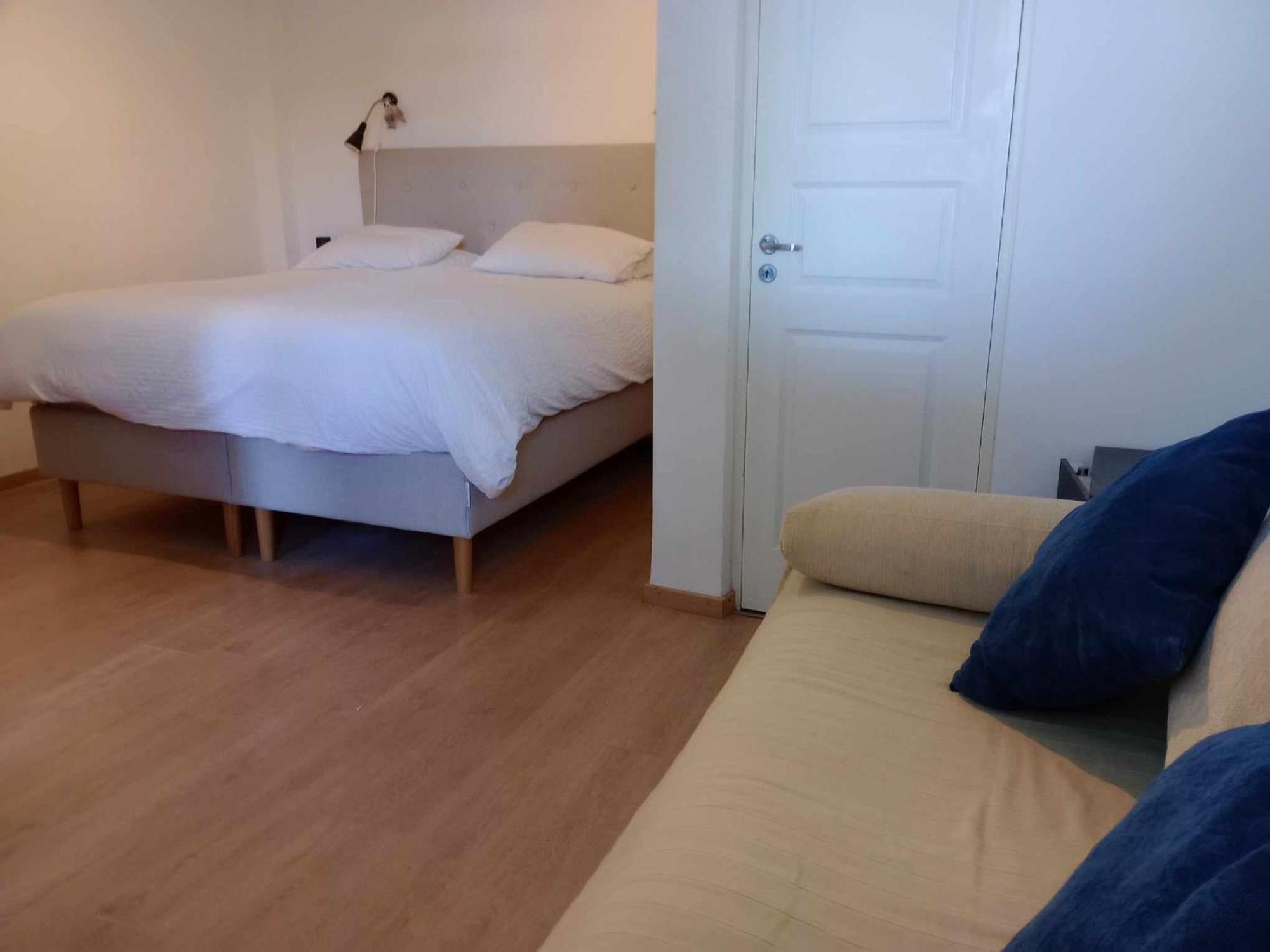 Blue Dolphin Studios And Apartment Vája Kültér fotó