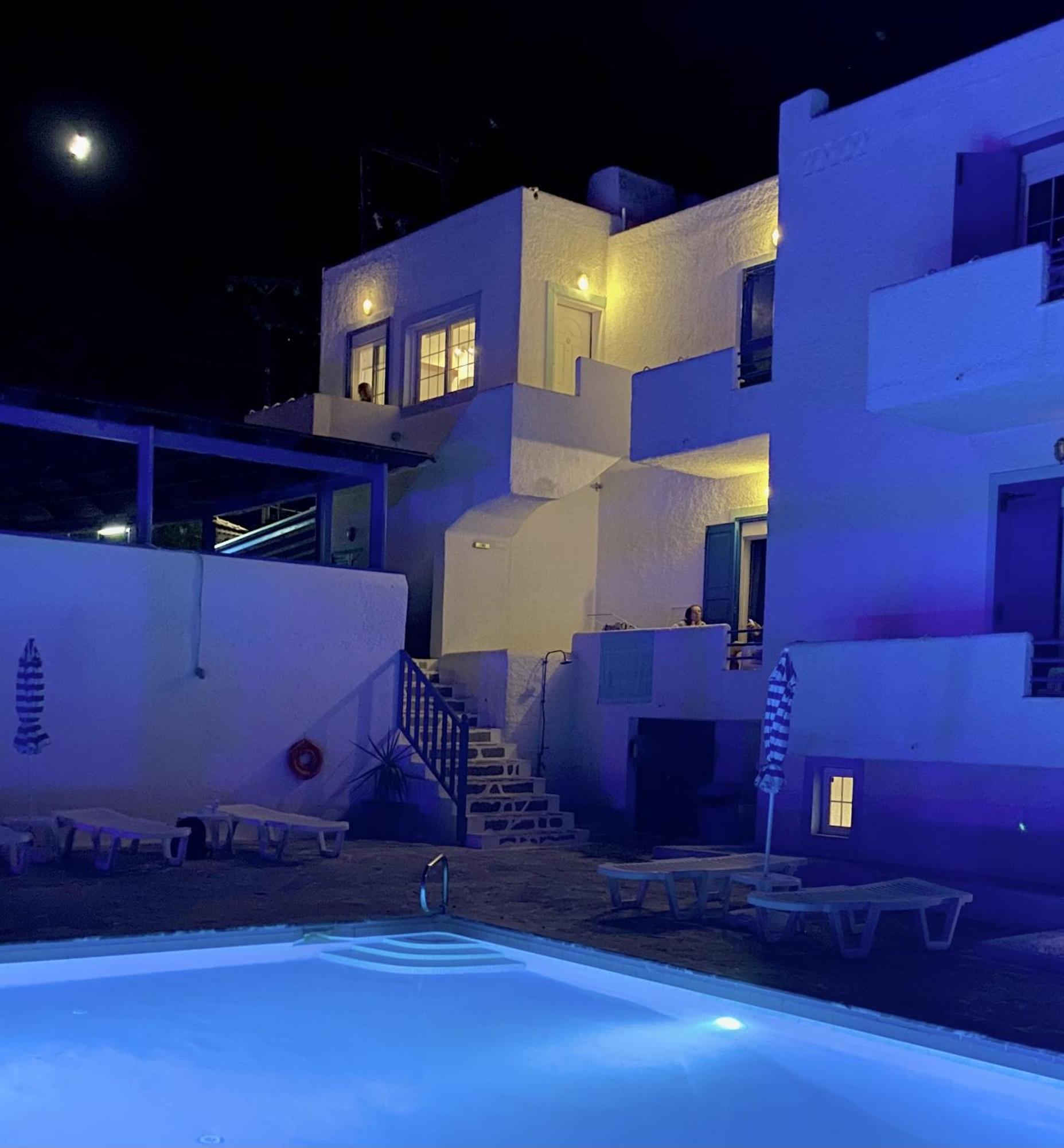 Blue Dolphin Studios And Apartment Vája Kültér fotó